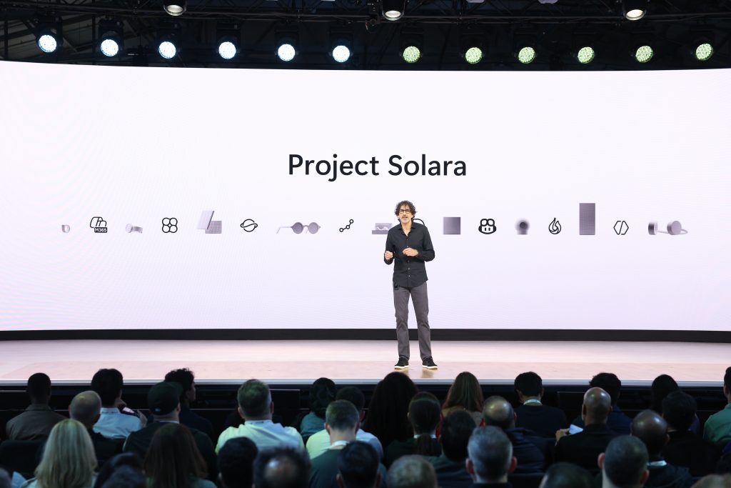 Steven Bathiche 在 Build 2026 上展示 Project Solara